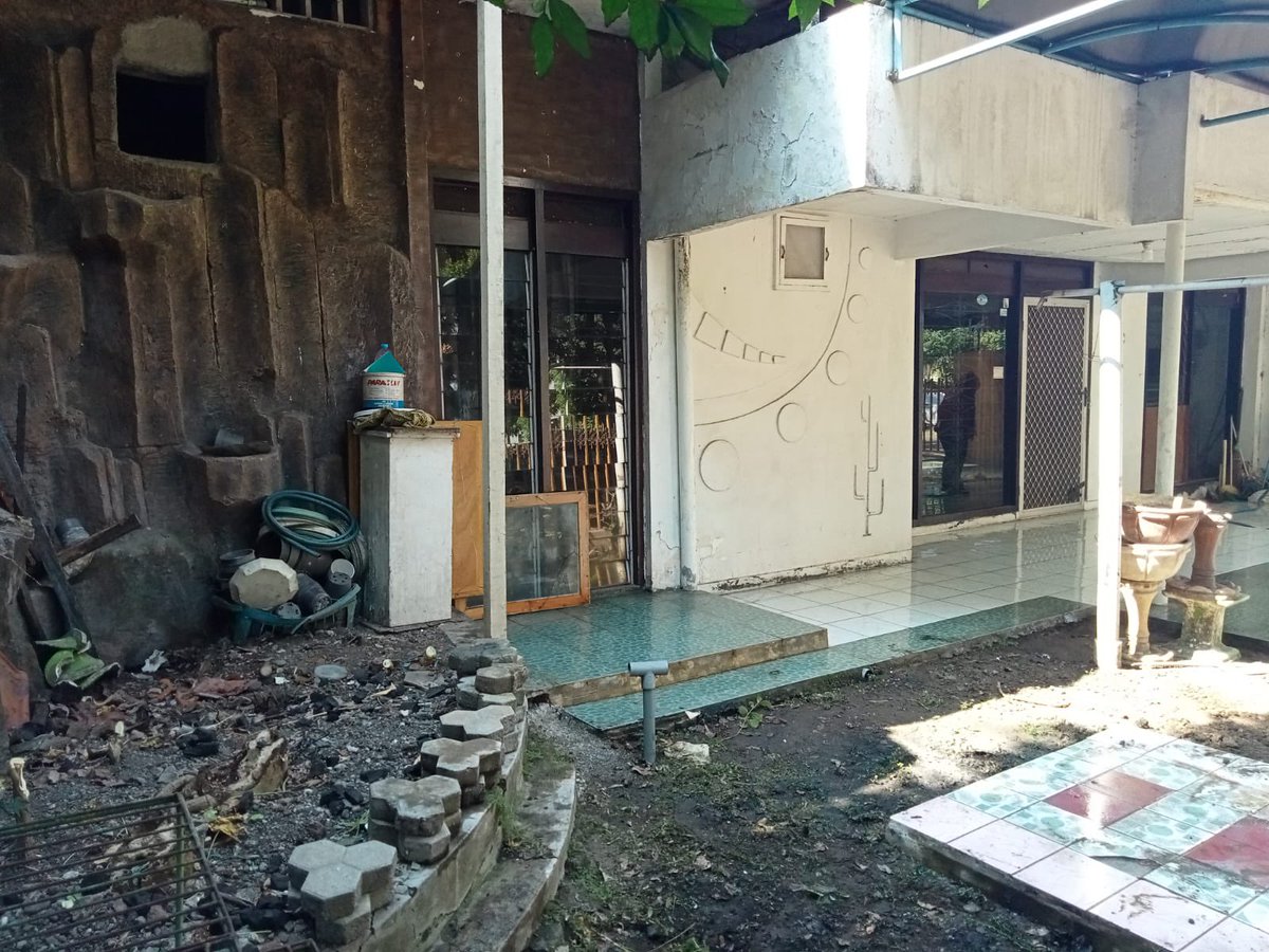 ghinghina's tweet photo. - PLN 2 token... 1300 wtt dan 2200 wtt
- Air PDAM
- Garasi muat 2 mobil
- Carpot muat 1 mobil
- Hadap Selatan
- Ada halaman belakang
- Depan rumah ada ruang terbuka hijau (RTH) https://t.co/IIRzaiK0wS