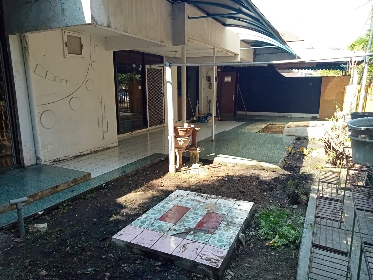 ghinghina's tweet photo. - PLN 2 token... 1300 wtt dan 2200 wtt
- Air PDAM
- Garasi muat 2 mobil
- Carpot muat 1 mobil
- Hadap Selatan
- Ada halaman belakang
- Depan rumah ada ruang terbuka hijau (RTH) https://t.co/IIRzaiK0wS