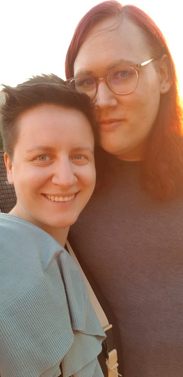 MusicDayRed's tweet photo. Day Red, dass sind Vanessa und Sophia. Kennengelernt auf dem wundervollen RP Server @LuckyVde am Samstag wird Sophia auf ihrem Twitch-kanal https://t.co/kLm6MLwQ6w einen Live-Auftritt von uns  schalten. 14:30 Uhr am Samstag wir freuen uns auf euch #DayRed #Musik #GTARP #luckyvRP https://t.co/2Eu5H22zkv