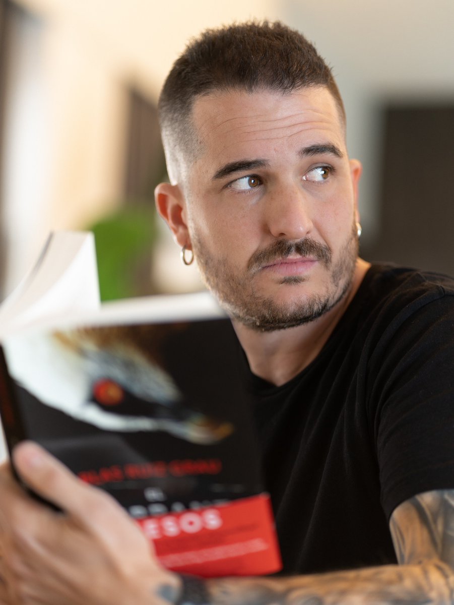 BlasRuizGrau's tweet photo. Hoy me han pasado datos de venta de «El quebrantahuesos» y está rompiendo todos mis esquemas.
Sólo me sale daros las gracias.
Y, una vez más, os lo recomiendo en digital aquí:
https://t.co/NFxEcw9x4L
Y en papel aquí (red de librerías):
https://t.co/479eudbqMn
Agradezco tu RT. https://t.co/gMNXN1YcPk