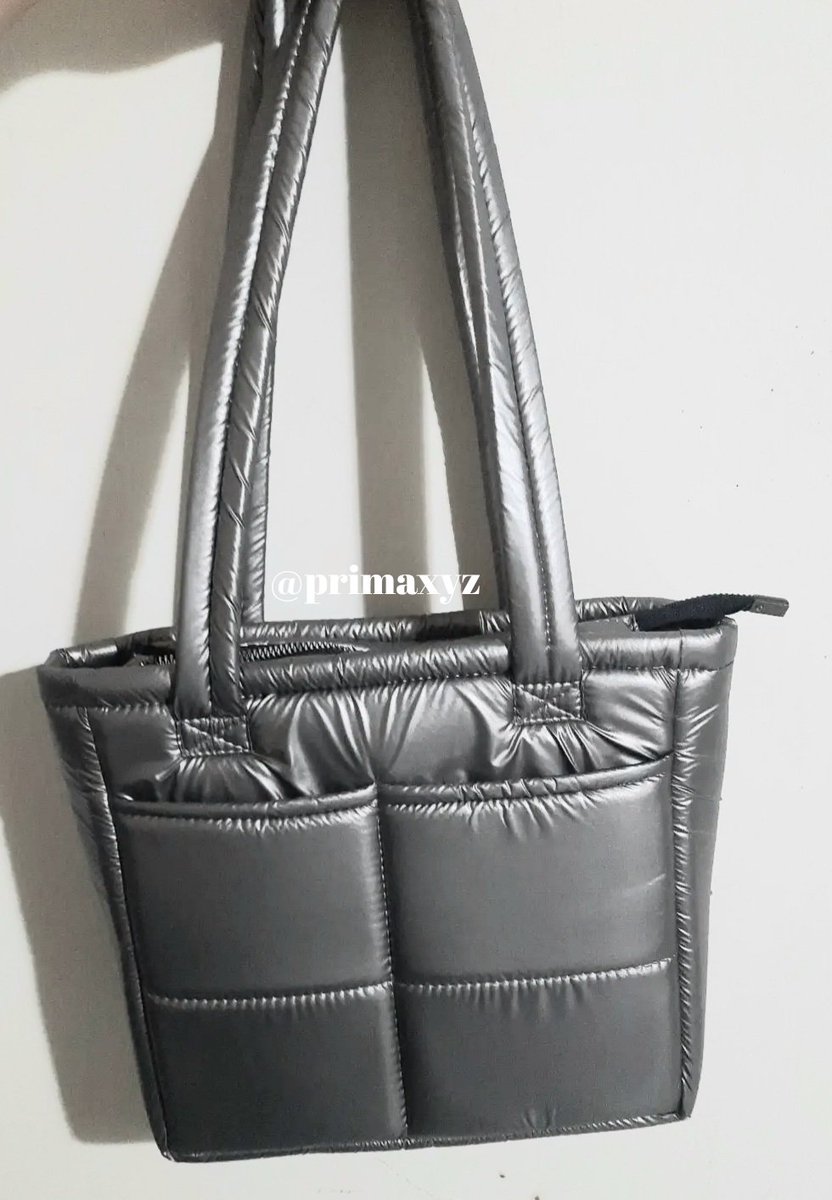 peonielle_'s tweet photo. puffy bag cuma 60 ribuan buat kuliah. ini gede banget muat banyakkk. payung, tumblr, binder, dompet, pouch makeup masuk semua disituu. terus jg ini tasnya empuk bangett + ada banyak warna. punyaku ini warna Coppergold holo

🛒https://t.co/hCE4cGSBd8 https://t.co/Q5GKKroL1L