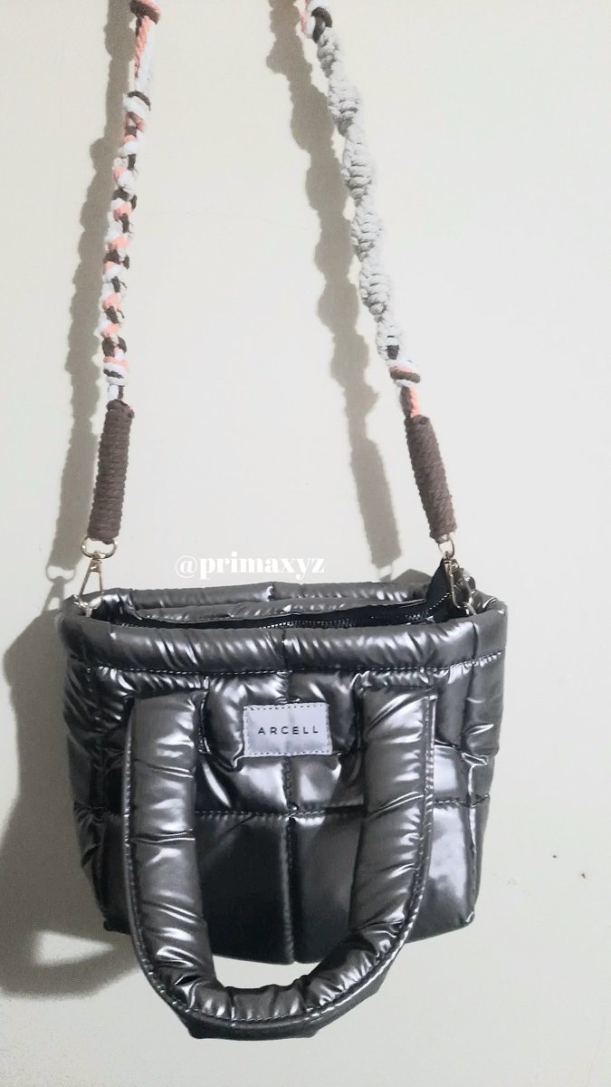 peonielle_'s tweet photo. puffybag mini gemes bisa dipake buat konser-an. dapet tali rantai buat slingbag. oiya ini strap bagnya aku beli terpisah ya. tasnya cuma 75 ribu, strap bagnya aku beli yg buat shoulderbag cm 30 ribu an

👜https://t.co/aIC00lNGKp
strap bag : https://t.co/qWQ0gUDDSk https://t.co/EQoiZSESSb