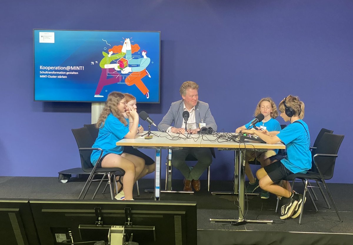 Uta Hauck-Thum (@ht_uta) on Twitter photo „Die Zukunft lernt anders“ Kinder der GS Gorch-Fock im Gespräch mit Dr. Max Müller-Härlin vom @BMBF_Bund am 2. Tag von #kooperationatmint #schultransform @prof_birgit <a href="/AnjaHagen5/">Dr. Anja Hagen</a> <a href="/antoniaschulte_/">Antonia Schulte</a> <a href="/JuttaSchneider/">Jutta Schneider</a> <a href="/seni_bl/">Ines Bieler </a> „Die Zukunft lernt anders“ Kinder der GS Gorch-Fock im Gespräch mit Dr. Max Müller-Härlin vom @BMBF_Bund am 2. Tag von #kooperationatmint #schultransform @prof_birgit <a href="/AnjaHagen5/">Dr. Anja Hagen</a> <a href="/antoniaschulte_/">Antonia Schulte</a> <a href="/JuttaSchneider/">Jutta Schneider</a> <a href="/seni_bl/">Ines Bieler </a>
