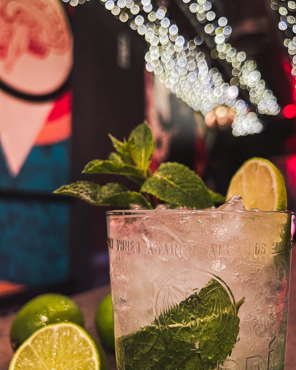 eva_mantis's tweet photo. ¡Hoy se sale! 🍹
#mantisbar #zaragoza https://t.co/3M1nZ1sWZq