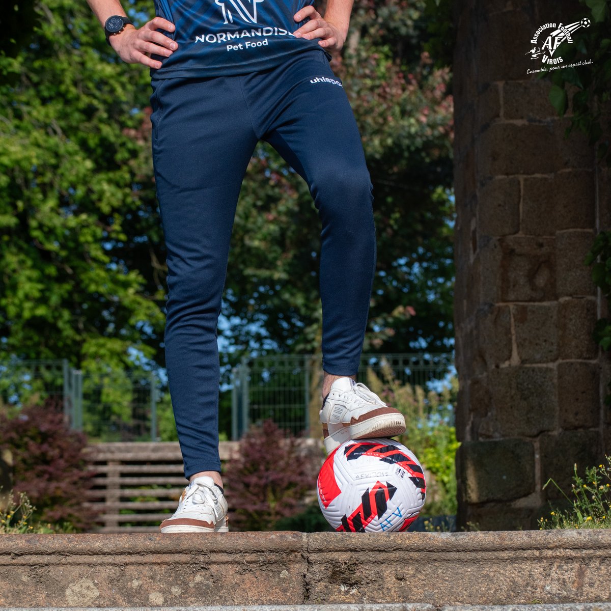 AfVirois's tweet photo. ⏳ 𝗡𝗼𝘂𝘃𝗲𝗹𝗹𝗲 𝗮𝗻𝗻𝗼𝗻𝗰𝗲 𝗰𝗲 𝘀𝗼𝗶𝗿 𝟭𝟵𝗵𝟬𝟬 !

#TeamAFV #AFVMercato #Mercato #National2 https://t.co/eZKwz84sdg