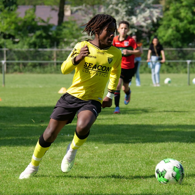 VVVVenlo's tweet photo. Jeugdspelers Francesco Martilotti, Alex Kalokoh, Sohaib Dahia en Kenny Vestjens (foto) gaan de VVV-Venlo Jeugdopleiding verlaten. Het viertal maakt de overstap naar de jeugdopleiding van het Duitse Borussia Mönchengladbach. ⬇️

#SameNaoBaove