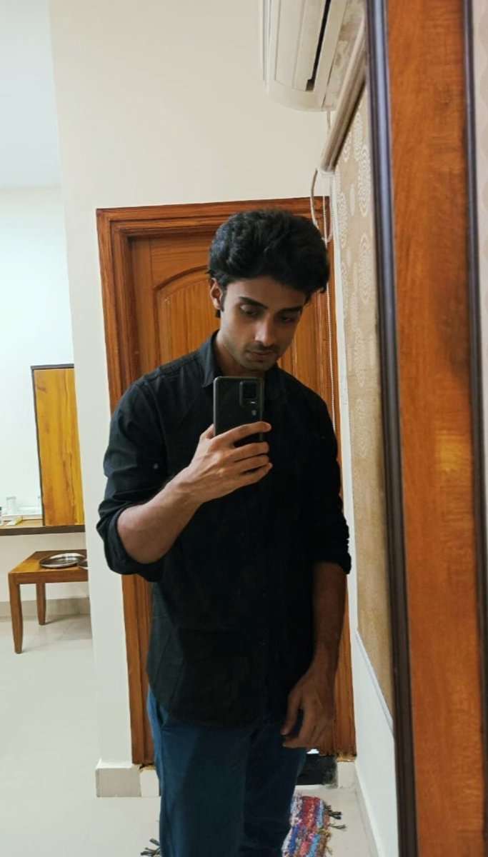 Black, white aur Grey... 3 hi rang k to kapde hen🥲

#BlackTwitter