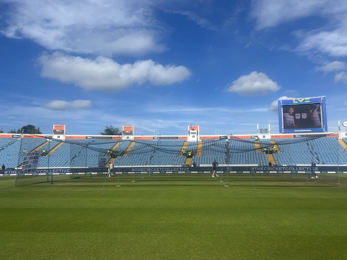 englandcricket's tweet image. The sun is out ☀️
The outfield is quick ⚡️ 

And we’ve got two local lads at the crease ✊

Who’s ready for Day 2 🙋‍♂️

#EnglandCricket | #Ashes