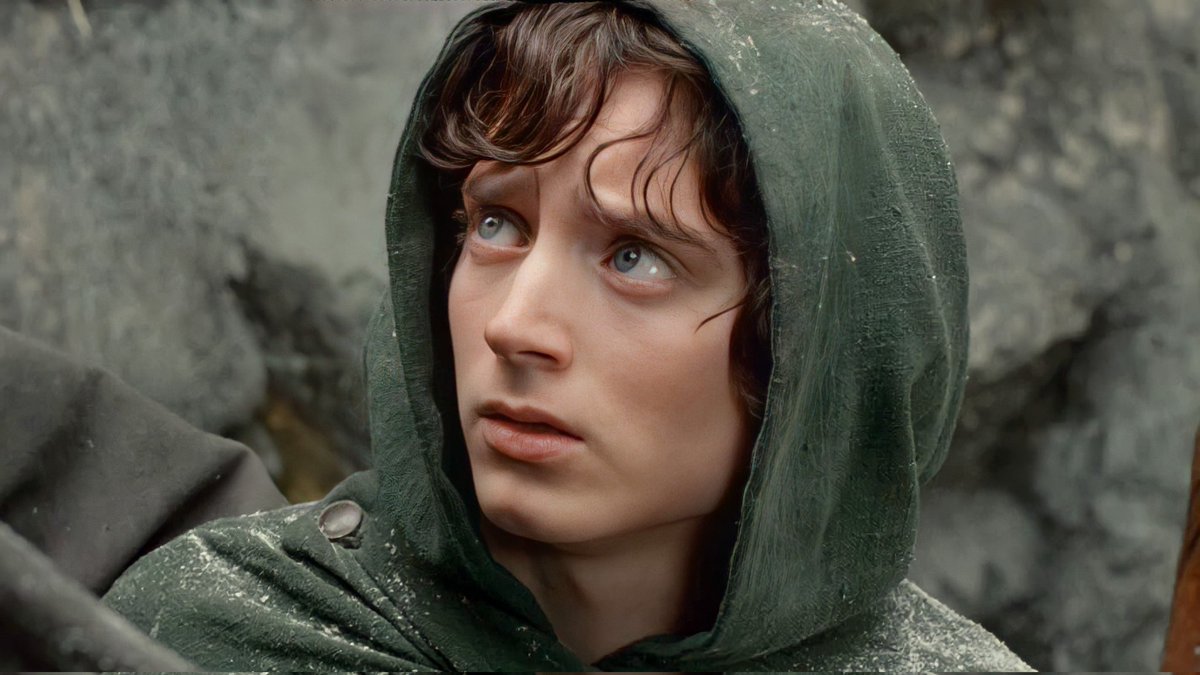 Almanac_Comics's tweet photo. @BoundingComics Frodo in the hood? Dw I got you https://t.co/92SthPdI69