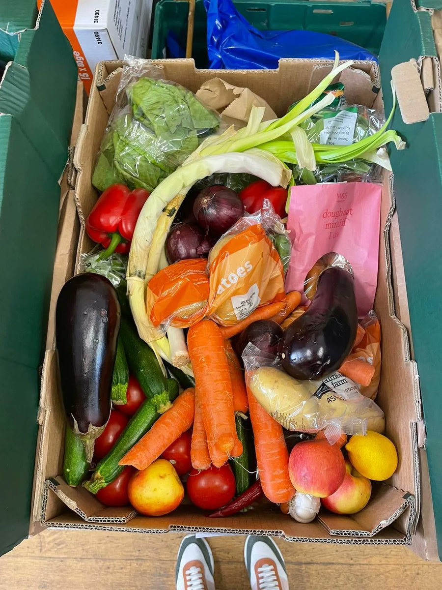 oxfordmutualaid's tweet photo. "Many thanks to all your team for the amazing food parcel we had delivered to us today I can’t thank you all enough for supporting us in this a dark time in our lives ." #BeTheHelper in #Oxford by signing up to #volunteer at https://t.co/kJwp7xWLZP https://t.co/d3X3Rqdw7I