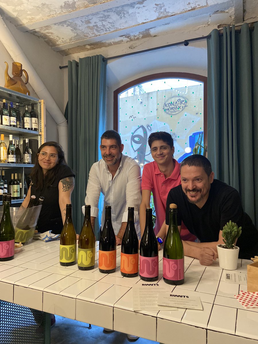 rtroyano's tweet photo. “Crec que la sostenibilitat ha estat una mena d’almoina. Nosaltres demostrem que és possible i rendible un projecte 100% sostenible d’elaboració i distribució de vins” 

Francesc Nicolás, sommelier 

#ruuuts #wine #sustainablewine #Barcelona @cupatges 

https://t.co/BVsqAuAUP3 https://t.co/4DQIQ1eQlO