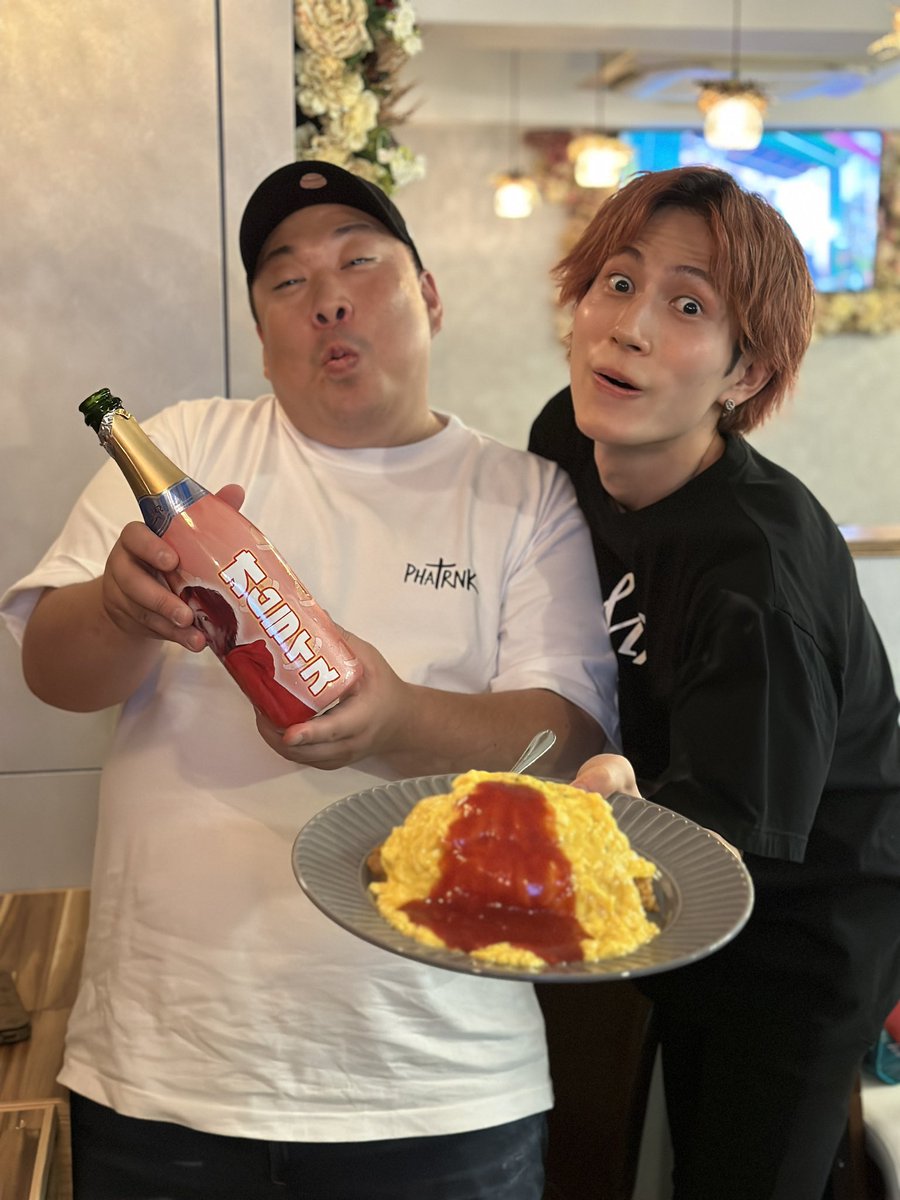 sera8198's tweet photo. オムライス兄さんとぷぅちゃん🤣
オムニーワタチにもオムライス作って〜🤣 https://t.co/1QDq7SoV07