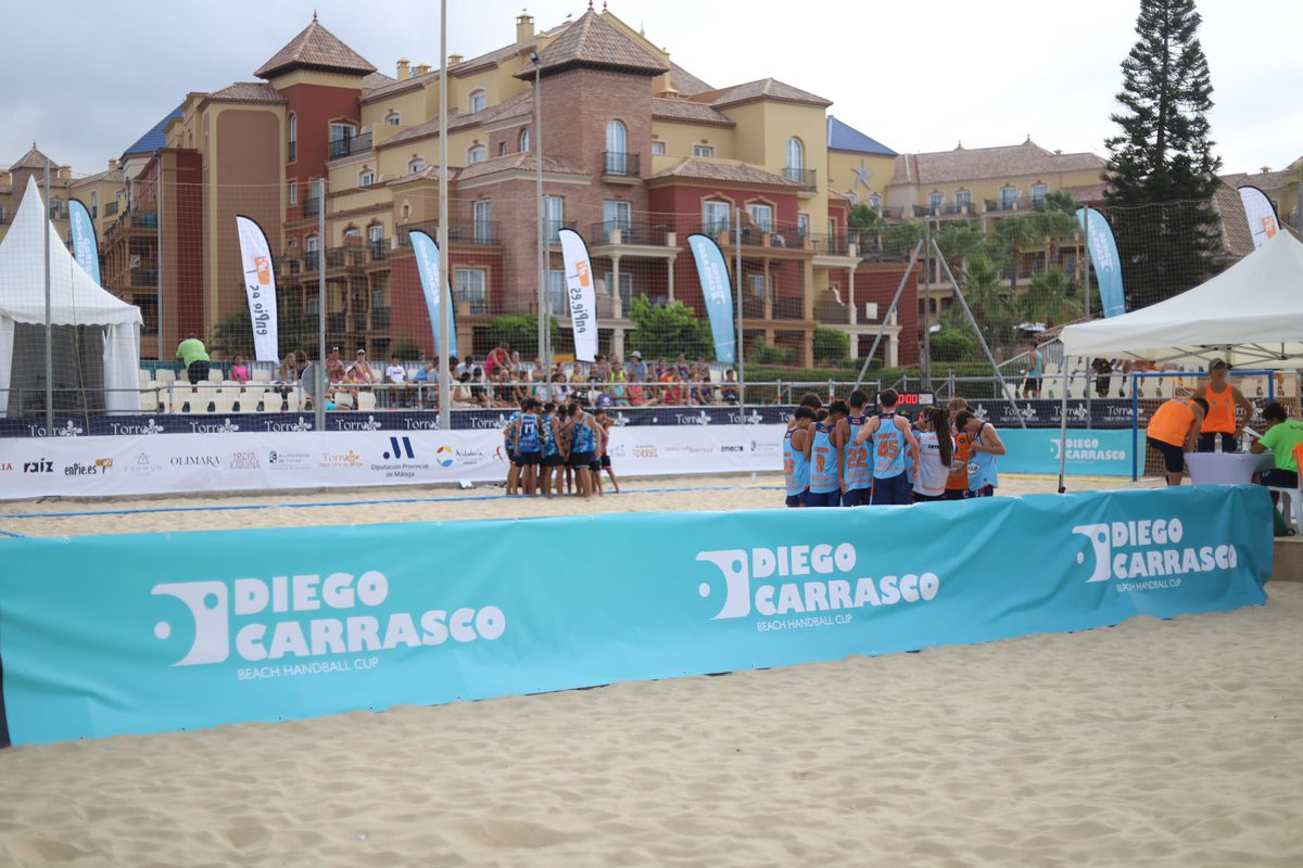 dicabebeachcup's tweet photo. 🔴 ¡Sigue toda la jornada en directo! 

#DiegoCarrascoBeachHandballCup 

https://t.co/XEquJEaK3n https://t.co/gMvXyOxmSX