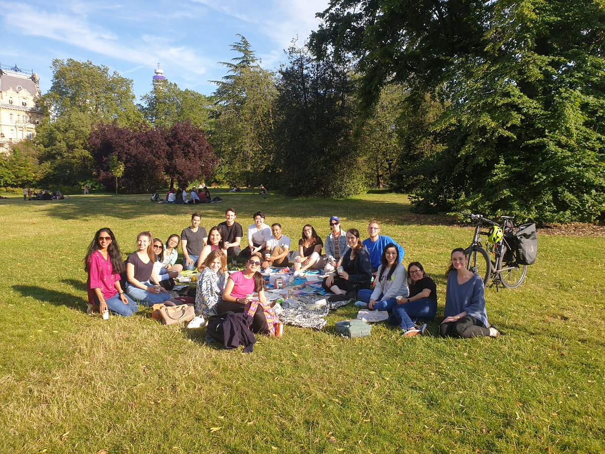 LuciaDiVagno's tweet photo. Schumann Lab picnic in Regent’s Park https://t.co/riW7lmI7XL