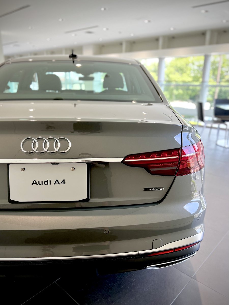 AudiEdogawa's tweet photo. □■New 展示車情報■□
#Audi A4 40 TDI quattro S line
#クロノスグレーメタリック

モダンなボディカラーとシックな内装色が
魅力的な1台です✨
4WDのパワフルな走りでありながら、
JC08モード19.0km/Lを実現しております！

皆様のご来店をスタッフ一同、
心よりお待ちしております😊

#Audi江戸川 https://t.co/F6tzlIdO2V
