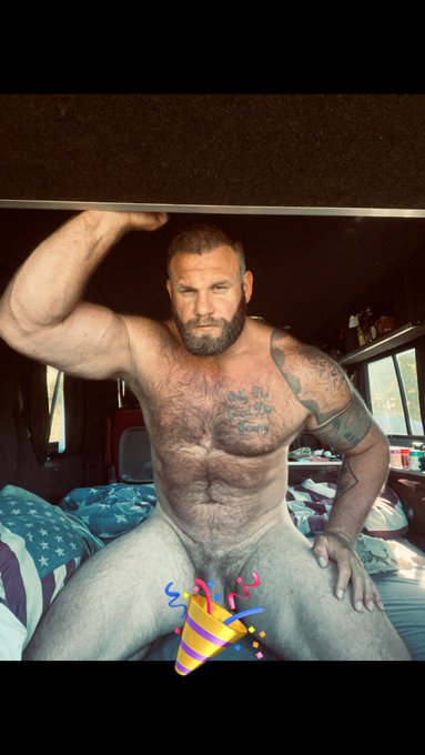 Oz (Naughtiest Gay Bear On OF) 😈 - Happy Birthday to me…. 35 today..!! 🎉🎉🎉 https://t.co/i8ziEreFcN https://t.co/Xghc34oB8y