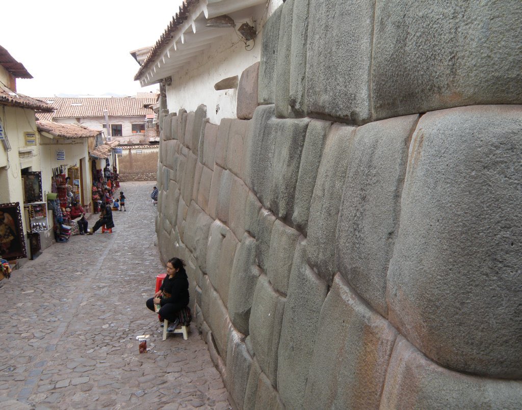 besides_obvious's tweet photo. Cuzco, also spelled Cusco, is a popular tourist destination in Peru famous for its rich history, stunning architecture, and proximity to the iconic Machu Picchu. 👉 https://t.co/czWJ2gbT58 https://t.co/TmJtLgZE76