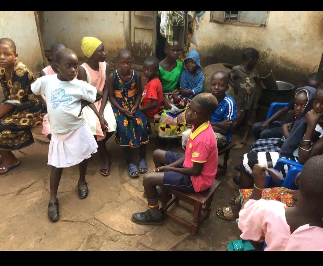 CranimerC's tweet image. When the gang realise that big bro is back in the village
Waiting at home backyard 
Go for physical exercise with a few
Some take home packages follow as we end our day with the children.
Kindly support by donating clothes u don't use, food and scholarstic materials