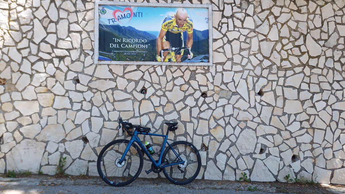 CyclingAmalfi's tweet photo. The new plaque dedicated to #MarcoPantani, posted earlier this spring at #ChiunziPass in #Tramonti, in occasion of the #Giro d'Italia passing through this road. Together with #CimaCoppi in #Agerola, another landmark that cycling enthusiasts can't miss on #AmalfiCoast! https://t.co/7HP9InrPtP