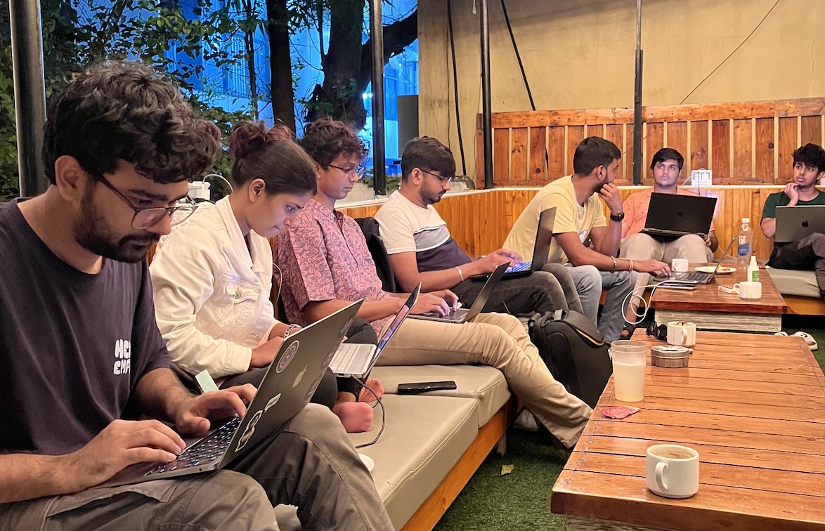 We're launching <a href="/fijit_club/">Fijit Arcade 👾</a> on the Play Store today at 4PM! 🎉

Super pumped for you guys to see what we've built, and catch the Fijit Fever :) 🥵

I published an article on LinkedIn today about why I'm so bullish on hypercasual gaming. Summarising it in a thread 🧵