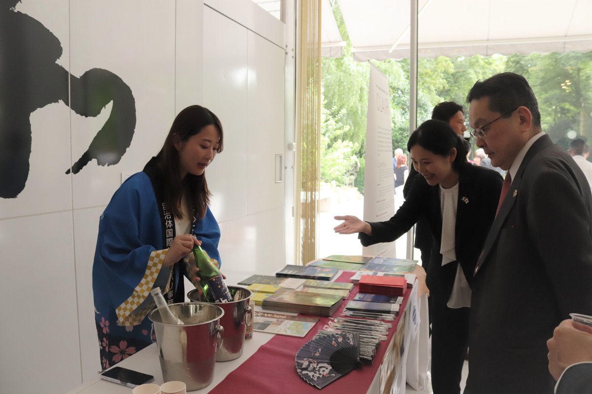 👏 L'Ambassade et #CLAIRParis félicitent les participants au #ProgrammeJET 2023, qui travailleront dès cet été pour les collectivités locales 🇯🇵 :

🌸Aichi - Louis ANGLIONIN
🌸Asago - Lola BOKOBZA
🌸Toyooka - Karin GRAN
🌸Toyota - Angélique MAGISTRELLO

➕fr.emb-japan.go.jp/itpr_ja/11_000…