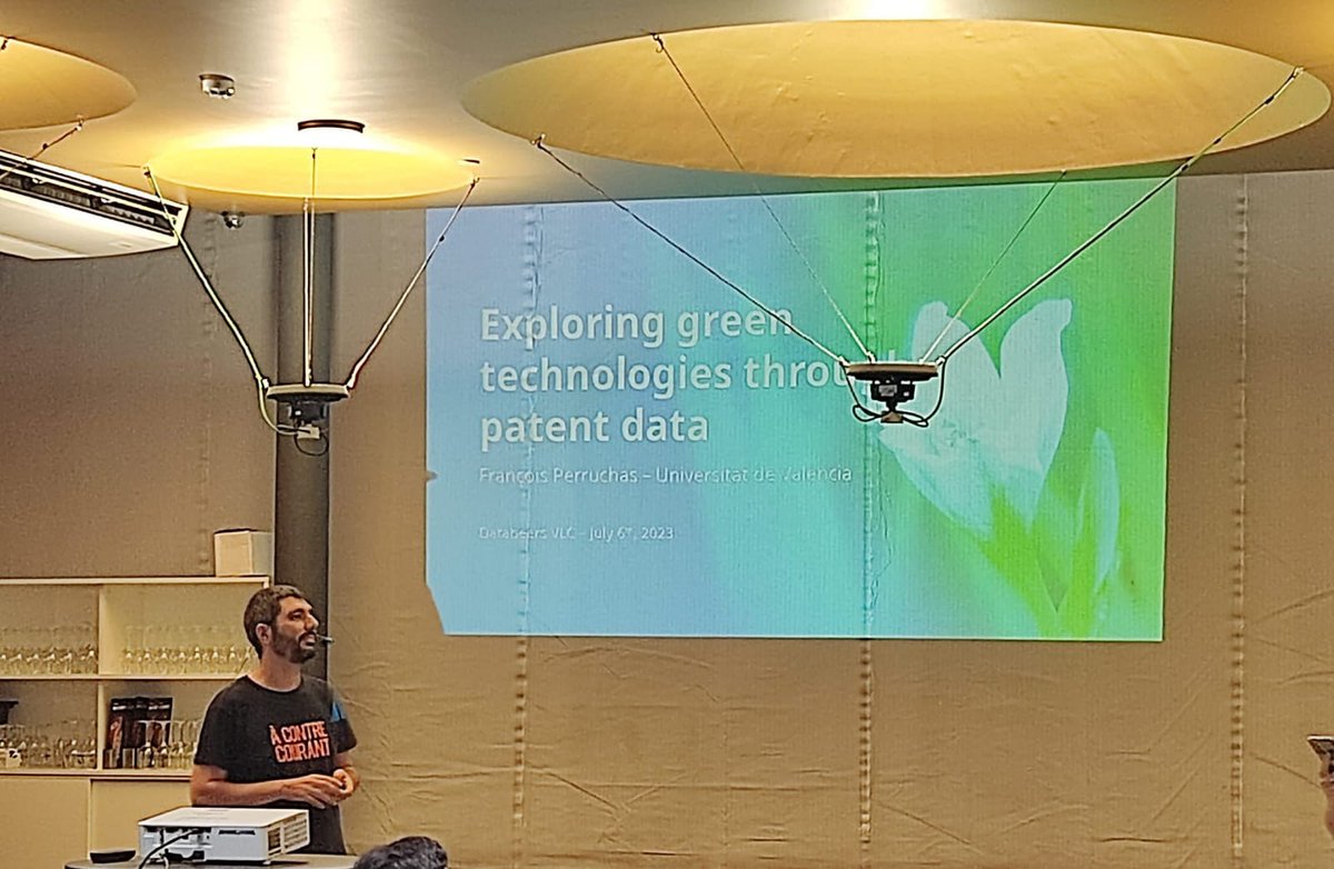 Very insightful presentation by @fperruchas from <a href="/DepDirEmpUV/">Departament Direcció d'Empreses</a> on 'Exploring green technologies through patent data' in <a href="/databeersvlc/">DataBeers VLC</a> ! 🌿🔬#greentechnology #patentdata"