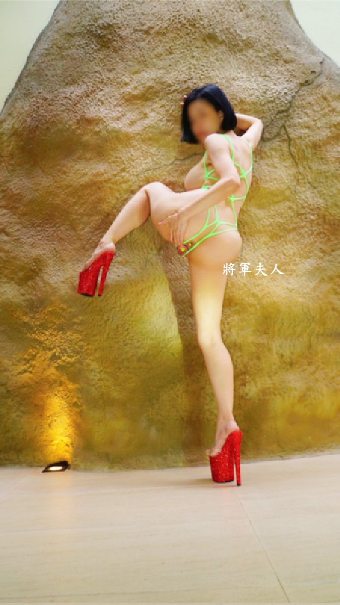 快樂星期五又來了！！！
🥳🥳🥳

其實……
老實說……
我還是想靠杯觸擊率超低的事
但如果我每一篇po文
都在講觸擊率低落
那我以後直接複製、貼上就好了~
😂😂😂

因為我相信未來的日子也不會有所改變
所以夫人我決定
繼續看心情po文囉~
😜😜😜