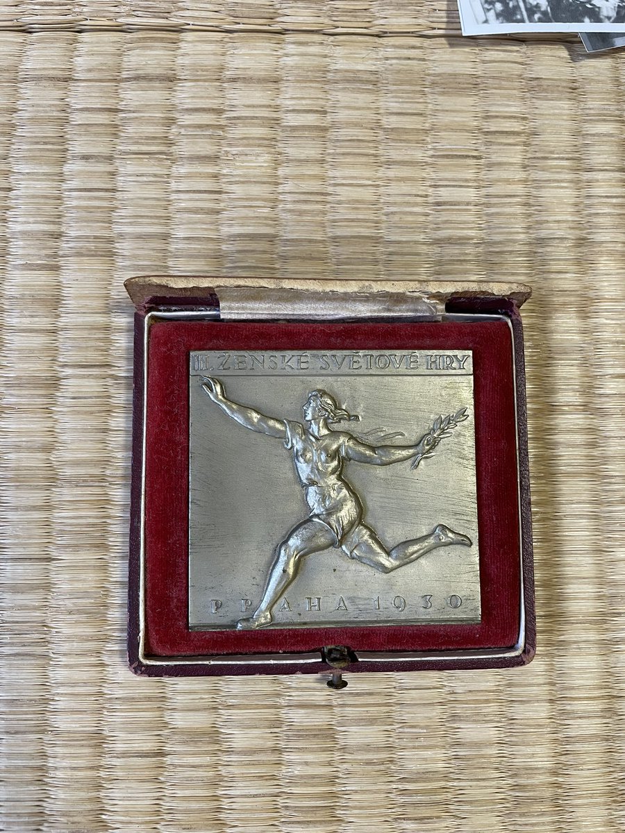 群像』8月号に「ふたり暮らしの〈女性〉史」を寄稿しました。日本人