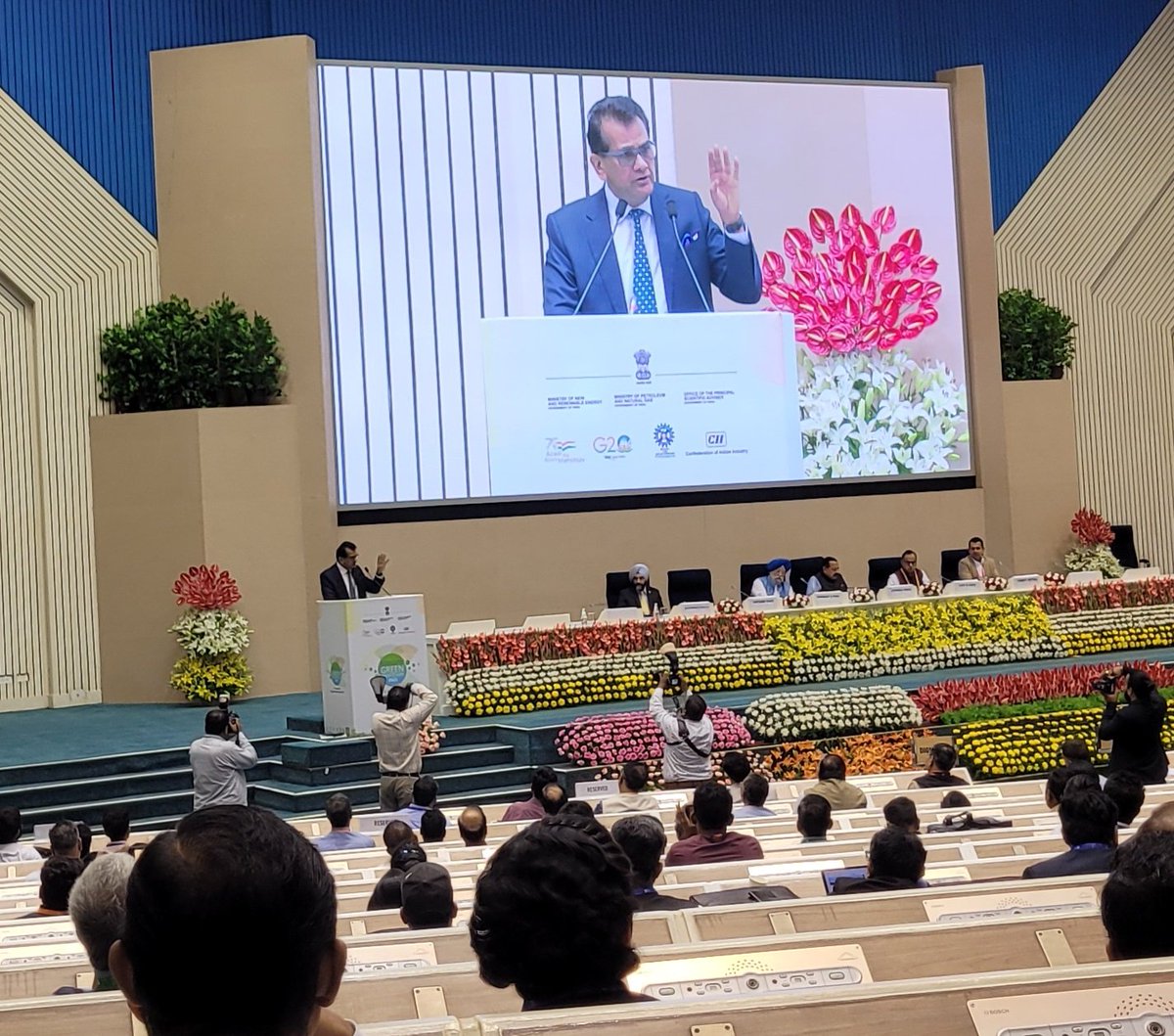 prasanto's tweet image. India imports $200B in energy today. We can pivot to exporting $200B of energy by 2047, via green hydrogen and green ammonia. Size and scale has to drive down the cost of green hydrogen from $4.5 to $1 per kg: @amitabhk87 at #ICGH2023 @Indiah2a