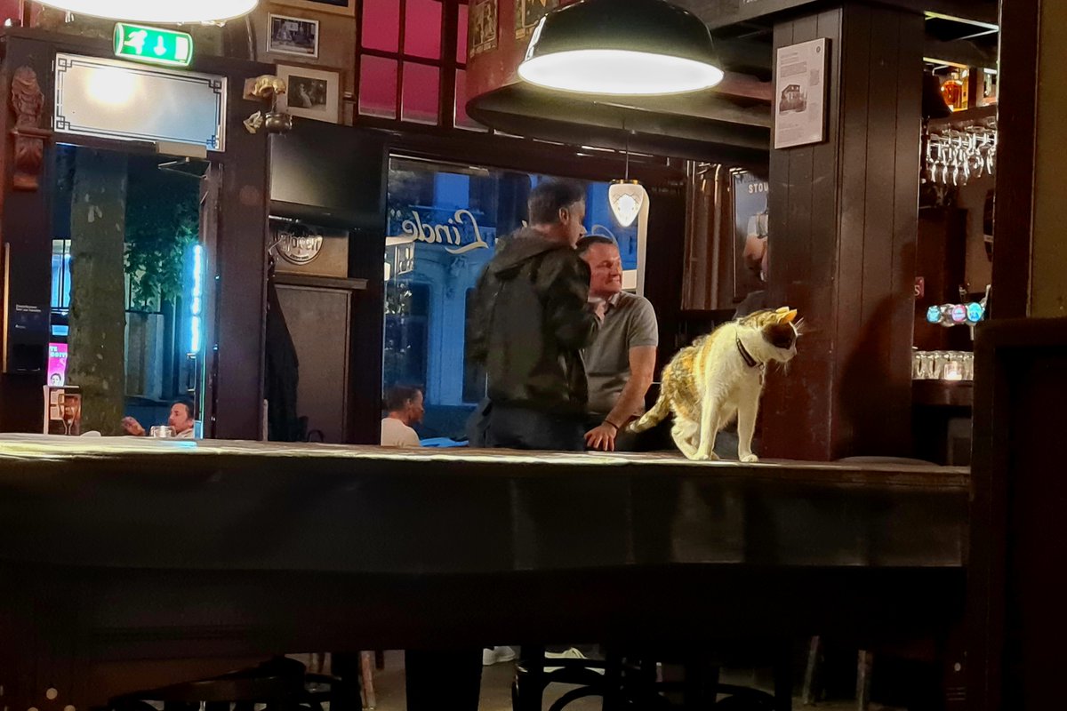 We zijn misschien ook eens een beetje "blijven hangen in de kroeg"... Ook dat is #ORD2023 #Amsterdam <a href="/UAfsw/">UniversityAntwerpFSW</a> 😉