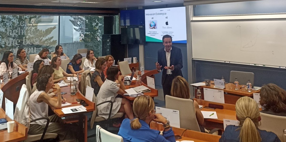 La semana llega a su fin en <a href="/PromocionaMujer/">ITINERARIO PROMOCIONA</a> 11.4.

Ayer con Joaquín Cava en la sesión de #estrategia, y hoy junto a Luis Vives, sesión de #innovacion:
`think different´: la estrategia comienza con la capacidad de pensar de maneras nuevas y poco convencionales.

#soypromociona