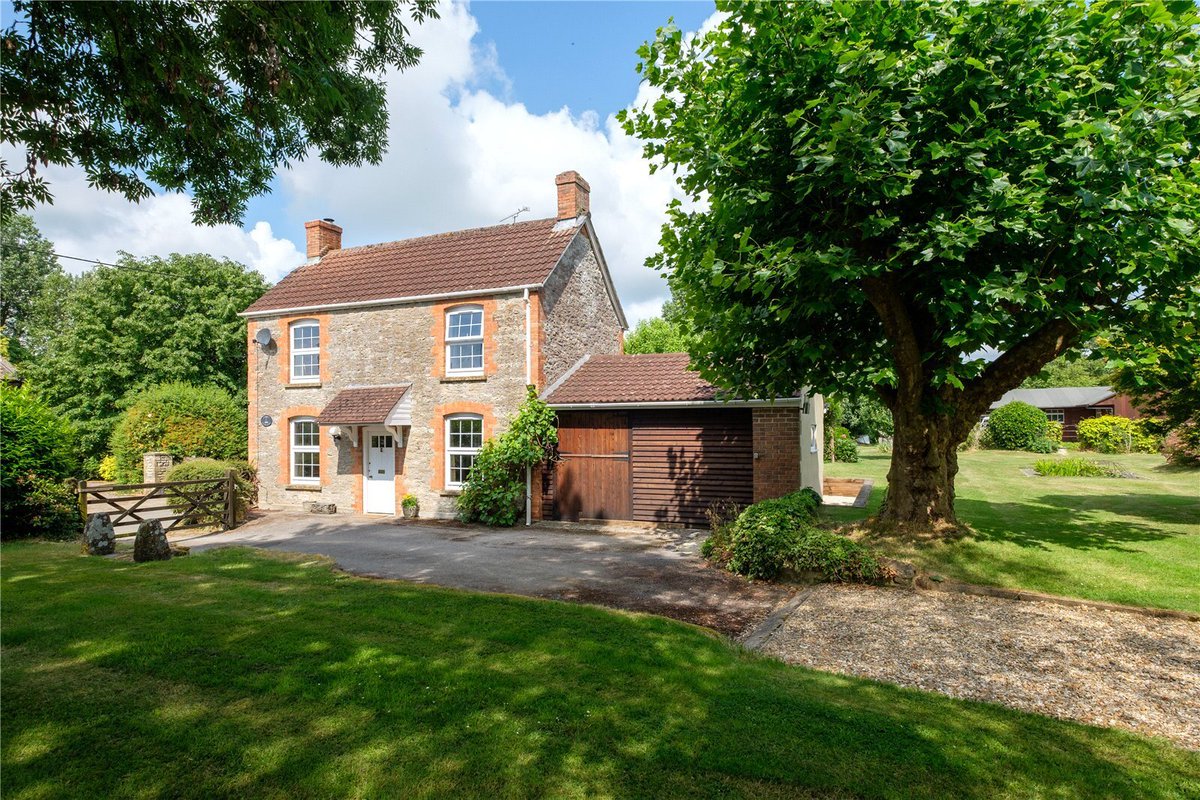 JSSherborne's tweet photo. New instruction

#Stowell #Sherborne #Somerset

Penny Farthing is an attractive, 3 bedroom period house in an idyllic position with rural views, #stables and a substantial #paddock. New to the market with a guide price of £895,000.

https://t.co/AuBlz3a33X

#equestrianproperty https://t.co/ubAN0u9Boq