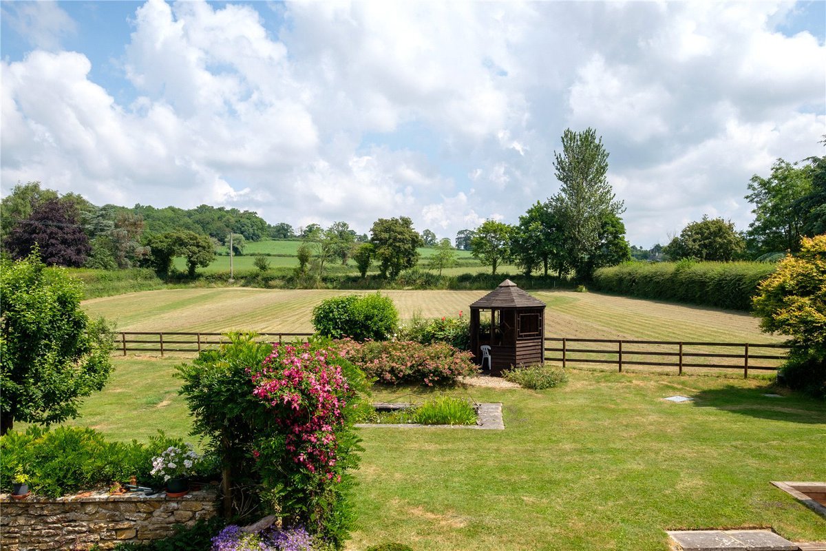 JSSherborne's tweet photo. New instruction

#Stowell #Sherborne #Somerset

Penny Farthing is an attractive, 3 bedroom period house in an idyllic position with rural views, #stables and a substantial #paddock. New to the market with a guide price of £895,000.

https://t.co/AuBlz3a33X

#equestrianproperty https://t.co/ubAN0u9Boq
