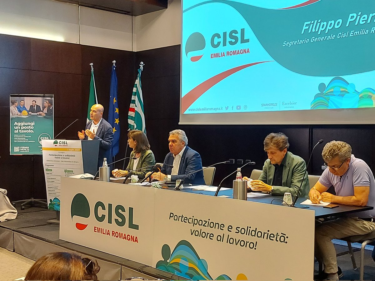 Cisl_ER's tweet photo. #unpostoaltavolo Con l'introduzione del segretario generale Cisl #EmiliaRomagna @filippopieri iniziano i lavori del convegno "#Partecipazione e solidarietà: valore al #lavoro". E il primo pensiero va alle comunità e ai territori colpiti dall' #alluvioneemiliaromagna ❤ https://t.co/15T95Ur5zi
