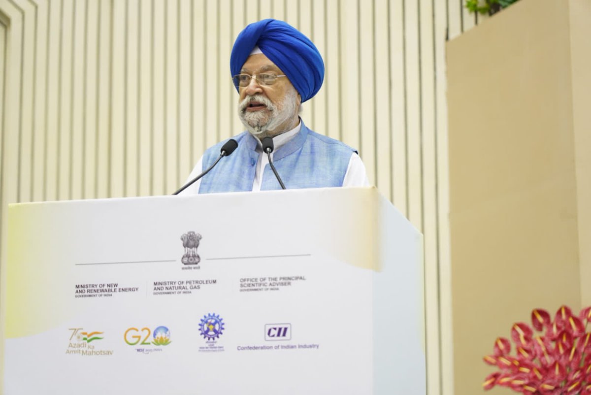 mnreindia's tweet image. Shri Hardeep S Puri, Hon&apos;ble Minister of Petroleum &amp;amp; Natural Gas and Housing &amp;amp; Urban Affairs provided his point of view at the Valedictory Session at the #ICGH2023 Day 3.