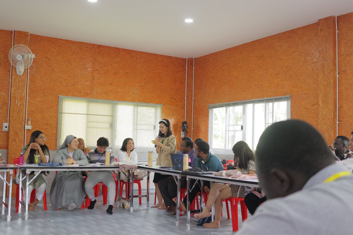 PaxRomanaIMCS's tweet photo. [EN] Day 4-We continued with partnership building for Climate change action/advocacy on how to access funds and support for #ClimateChange and reviewed the Greta climate advocacy movie. We also shared a prayer with the Taizé Brothers. #IMCSPaxRomana #IMCSWA2023 #SDG13 #LaudatoSi' https://t.co/6ZNLNcmqu9