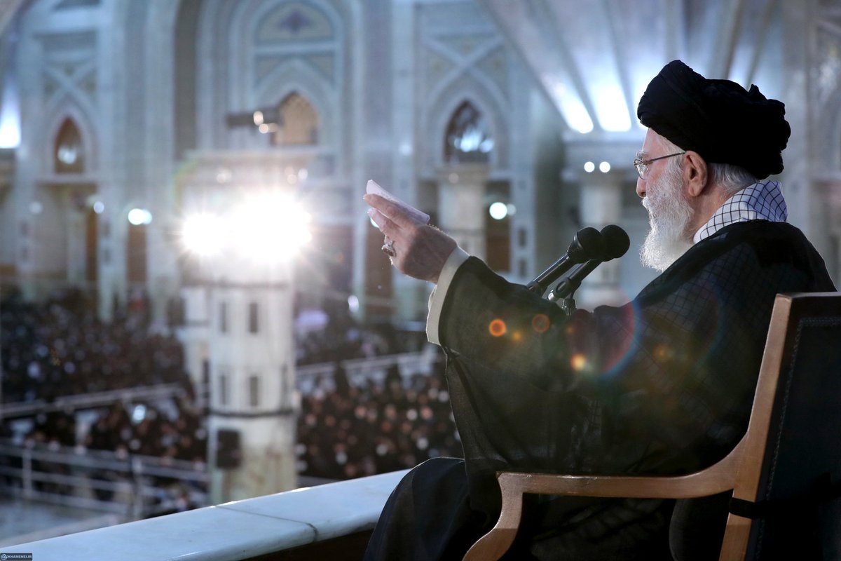 Boostanim's tweet photo. سیاست غرب با ایجاد تشنج علیه جمهوری اسلامی بدنبال حذف رهبری است میدونید چرا؟!
چون دشمنان هم یقین دارند که تنها رهبر ایرانه
که نسخه ی دروغ هاشونو به یک خط کلام 
برای دنیا فاش میکنه.

#لبیک_یا_خامنه_ای 
#رهبر_قدرتمن�� https://t.co/442lz8KeQO