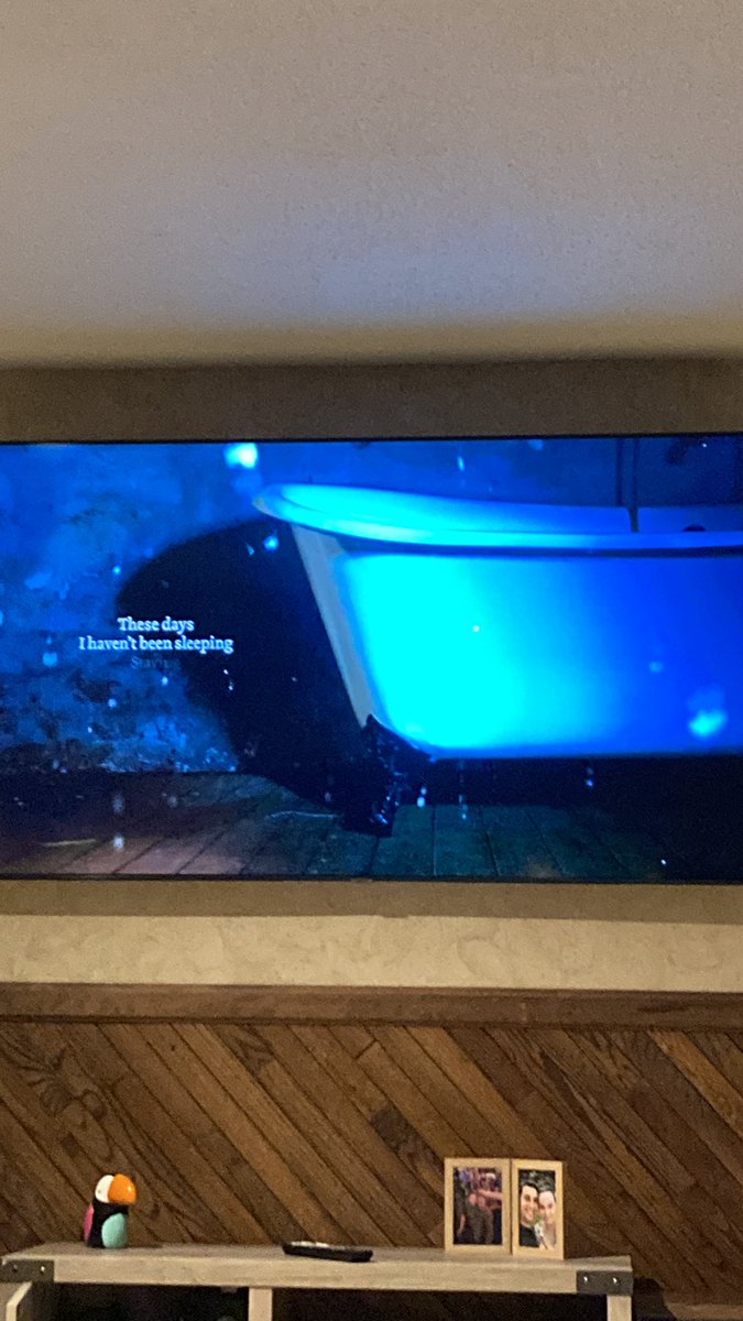 jrusswinelover's tweet photo. The tub??? She’s gonna wreck me
#backtodecembertaylorsversion https://t.co/G5tFqDOAHe