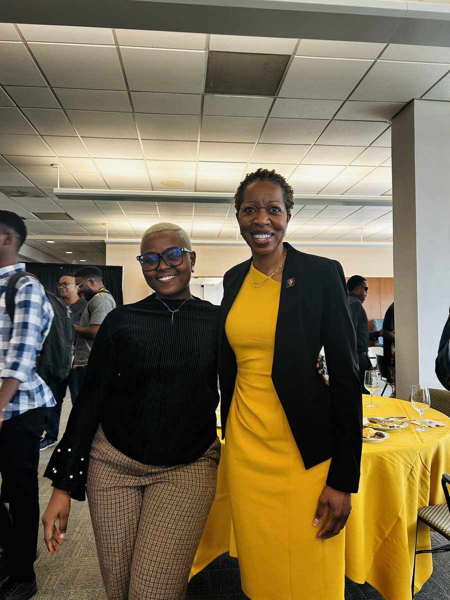 I was honored to meet one of the most phenomenal leaders whose story moved me. This is Dr. Valerie Sheares Ashby, President of the University of Maryland Baltimore County where I have recently joined for my @WashFellowship