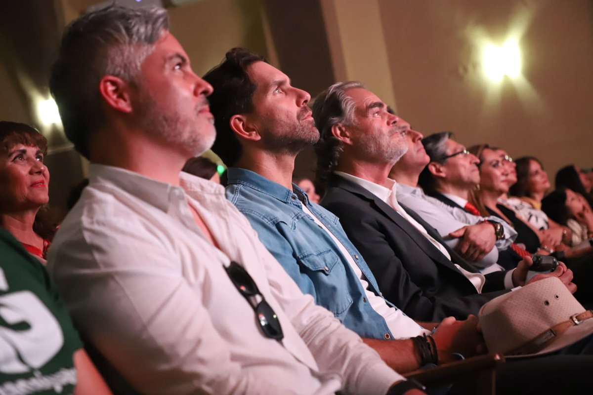 turismogobgente's tweet photo. #Entérate 🎬
Hoy, en el municipio de San Francisco del Rincón y ante la presencia de cientos de familias, se estrenó la 2da. temporada de “Y tú, ¿tú qué vas a hacer?, primera serie turística producida por la #SECTURGTO y @tv4guanajuato
Sigue leyendo 🍿 https://t.co/CULIkIcL5o https://t.co/RHCYAobkXz