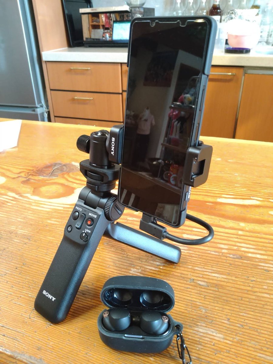 DunKity's tweet image. xperiaのカメラが縦撮りに対応したので
自由雲台で安定感出してみた！
最近のスマホの進化に
とても驚いています。
vlog始めよかな♪
#xperia1v #xperia #VlogCamera #vlog