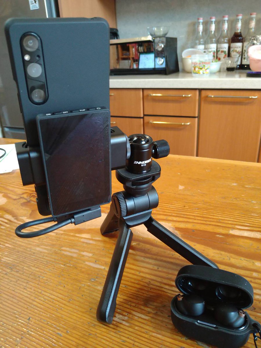 DunKity's tweet image. xperiaのカメラが縦撮りに対応したので
自由雲台で安定感出してみた！
最近のスマホの進化に
とても驚いています。
vlog始めよかな♪
#xperia1v #xperia #VlogCamera #vlog