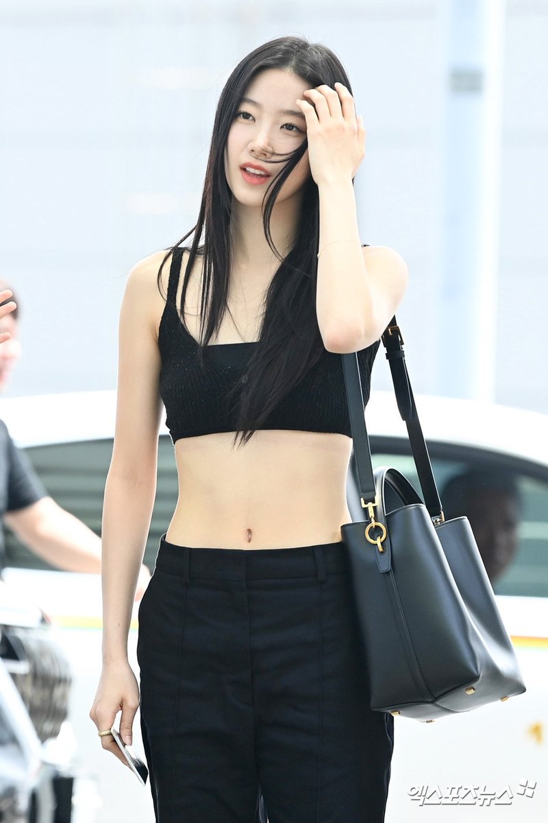 lqzuha's tweet photo. zuha today 🥹🖤 https://t.co/zzYn4HJnox