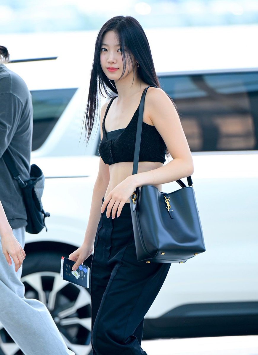 lqzuha's tweet photo. zuha today 🥹🖤 https://t.co/zzYn4HJnox