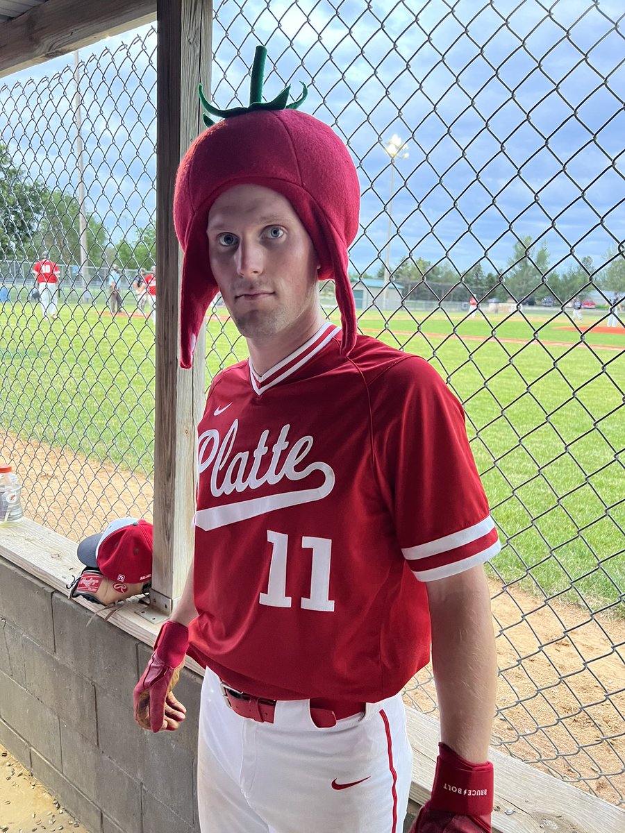 PlatteKTs's tweet photo. WALK OFF!!! Hayden Kuiper hits a single to win the game in the 11th inning. Final score 3-2. @GrantingWishes_ hits a 💣 and snakes a W on the mound in relief. #GoMators🍅 https://t.co/cPofzWFsKm