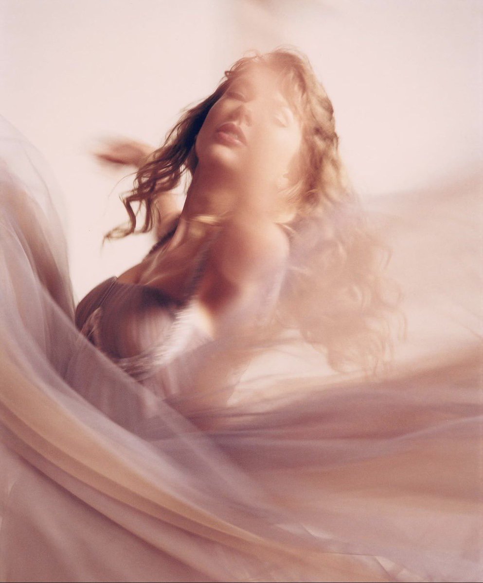 TSTheErasTour's tweet image. Taylor Swift is SPARKLING FOR #SpeakNowTaylorsVersion 💜