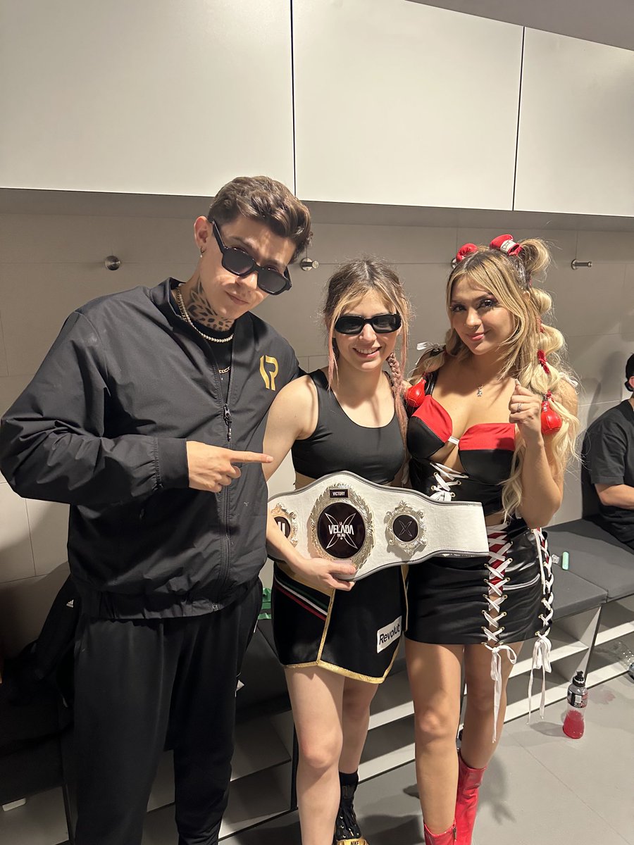 Primero me funan a mi antes que a ellos, hoy todos tanqueamos, pollitos, papuritos y fans de ronny hoy nos unimos como familia y tanqueamos.
Funan a ellos me funan a mi 👺👺👺