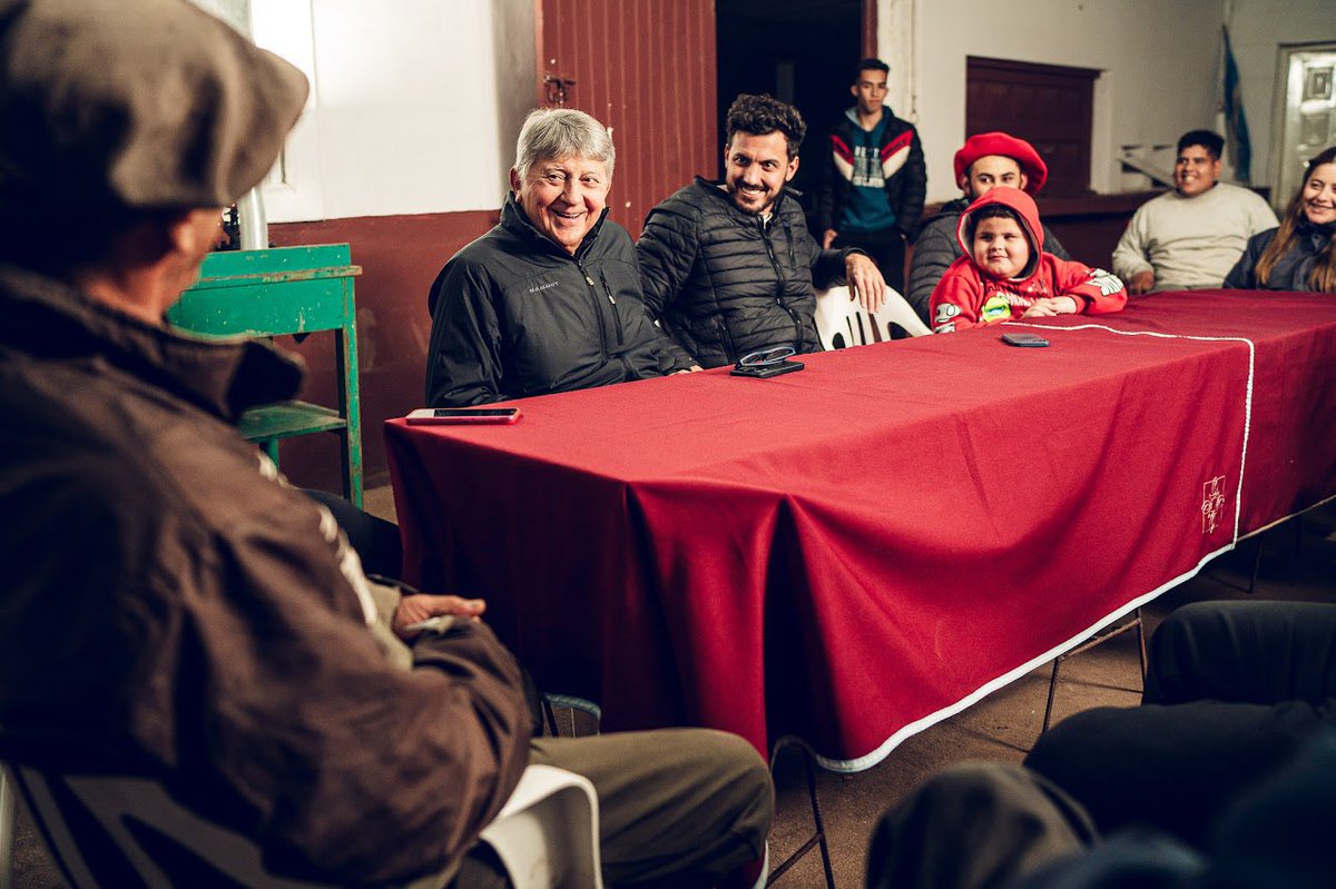 Acompañé a <a href="/falesandri/">Federico Alesandri</a> a una reunión con el Centro Tradicionalista de Embalse. 

La <a href="/MuniEmbalse/">MunicipalidadEmbalse</a> colabora permanentemente con el Centro y nos comprometimos a seguir trabajando juntos para que siga siendo una de las instituciones más importantes de nuestra ciudad.