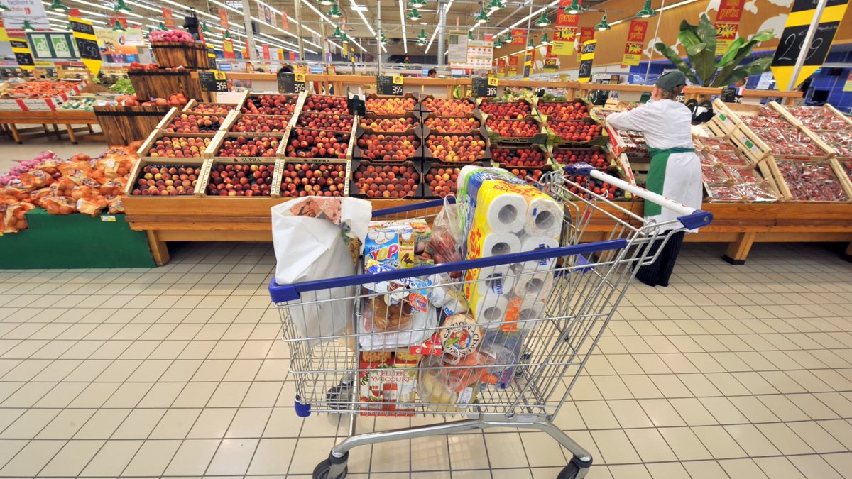 BFMTV's tweet photo. L'interminable chute de la consommation alimentaire interroge et inquiète
https://t.co/5IZiveAWkn https://t.co/iE2yZcoHDD