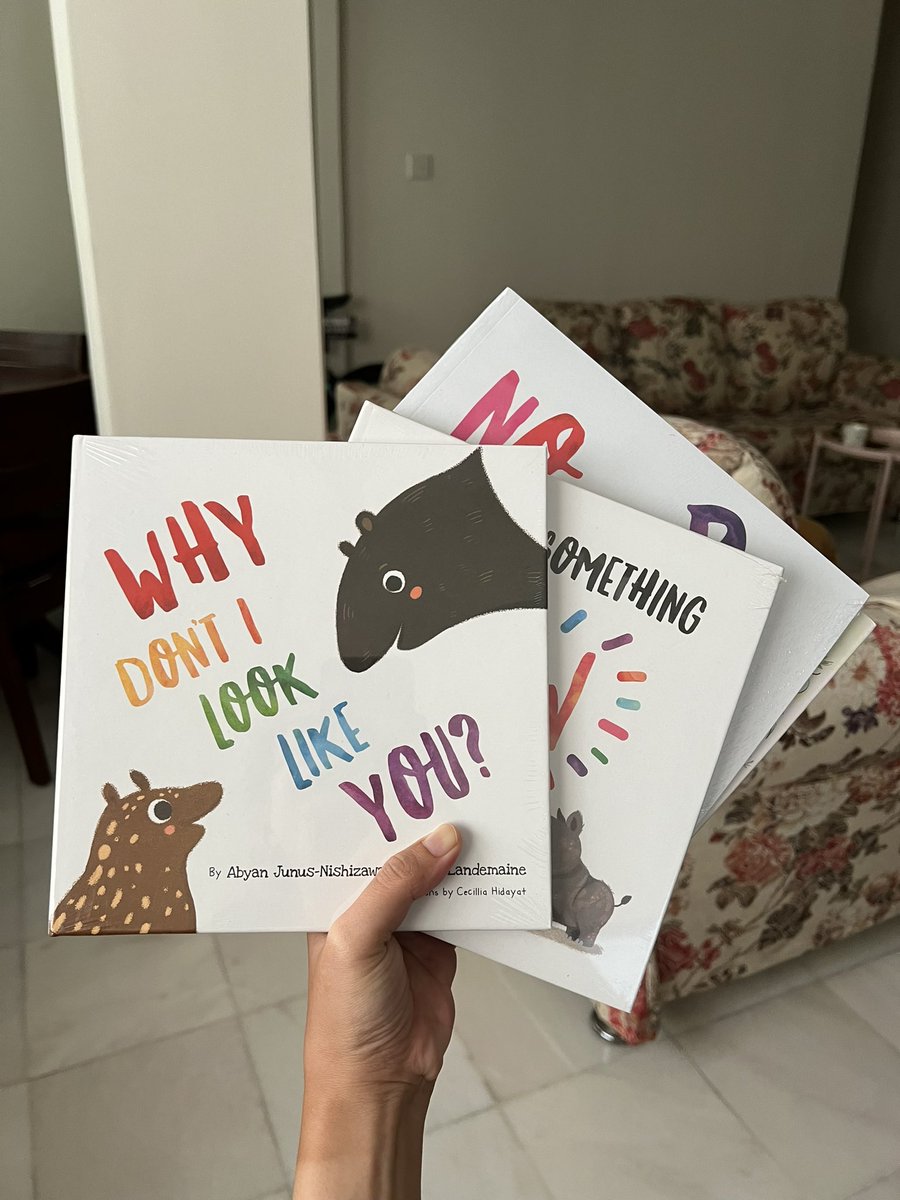 an7s3m0t's tweet photo. People of Twitter, there's a new bookstore in town that specialises in nature and conservation. Got some for my kiddos and ordered a bunch for @jwmys outreach work. Saw @TCSMsia merchandise too!

Ps: They also have nice karipaps 🤤 https://t.co/IjS8w7EJ3Z